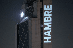 the word hambre projected onto a high rise building