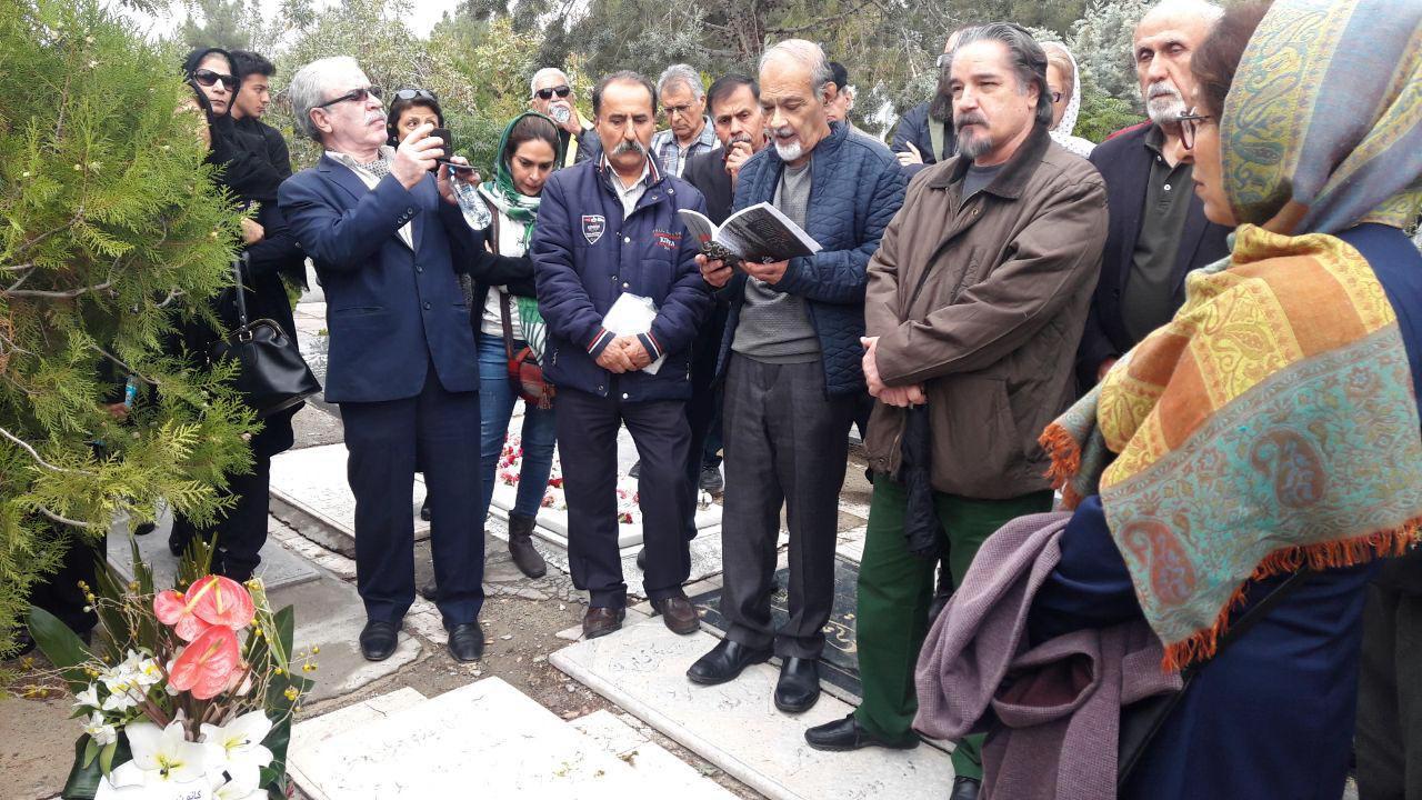 Members of the Iranian Writers’ Association gather at a gravesite