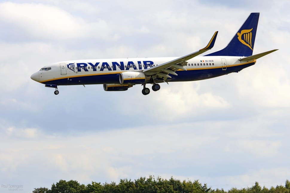 a Ryanair airplane is landing