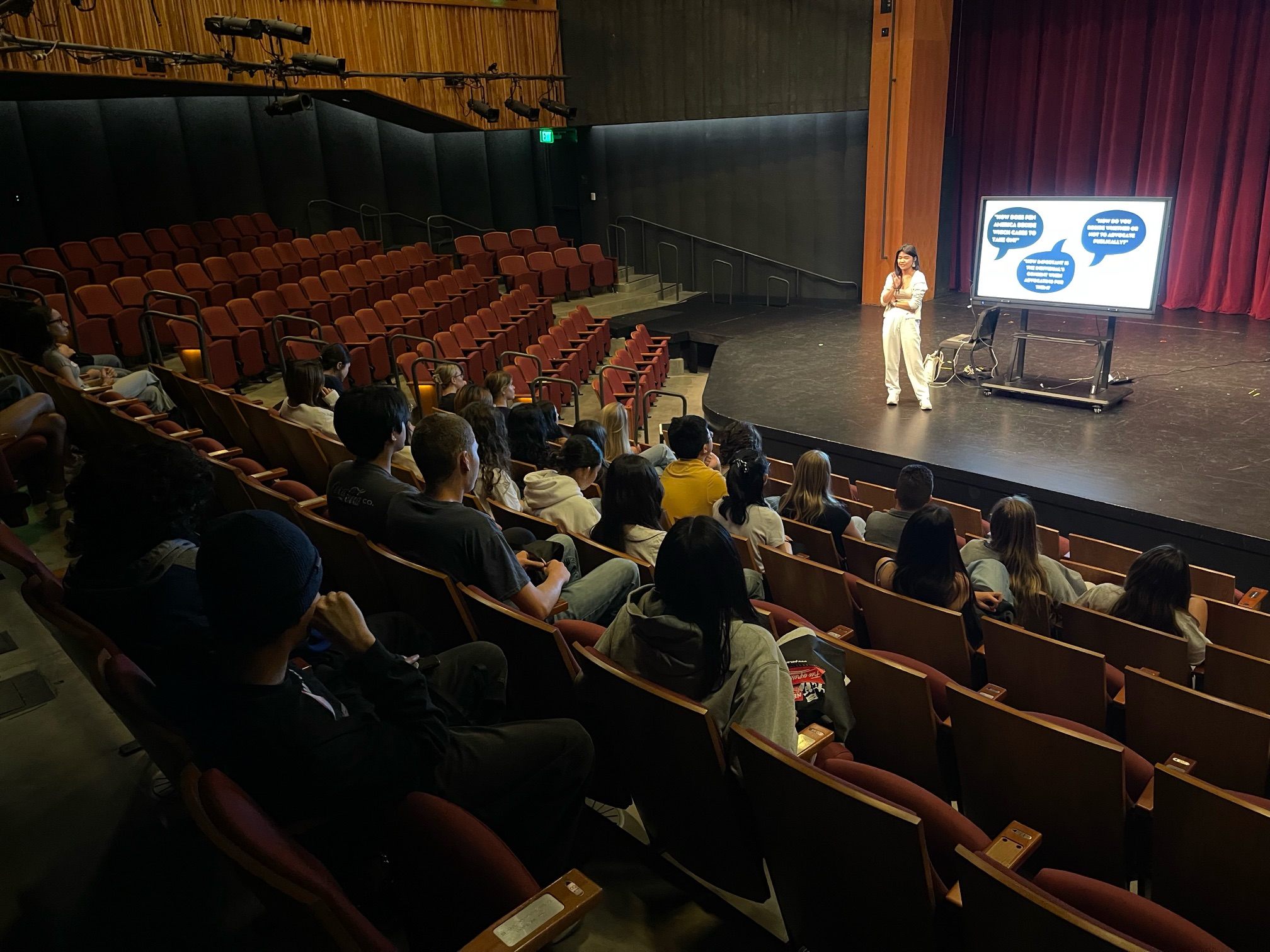 Anh-This Vo, PEN America’s NYC-based Manager of Research and Advocacy for the PEN/Barbey Freedom to Write Center, speaks to our 40+ Free Expression Advocacy Institute students about PEN America’s work supporting writers and artists at risk around the world.